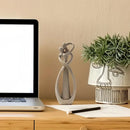 Escultura Abstrata de Casal Beijando em Resina para Decoração Offertaza