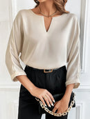 Blusa Minimalista Manga 3/4 com Decote em V -  Essenza