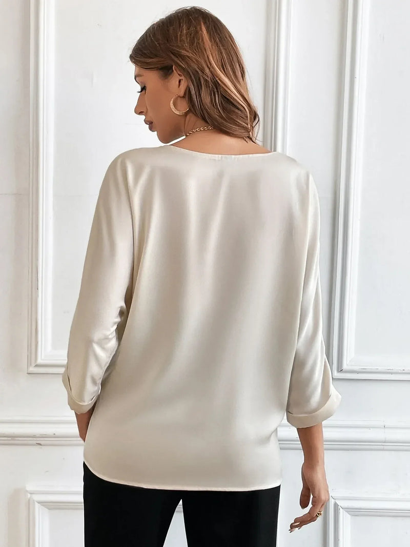 Blusa Minimalista Manga 3/4 com Decote em V -  Essenza