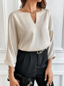 Blusa Minimalista Manga 3/4 com Decote em V -  Essenza