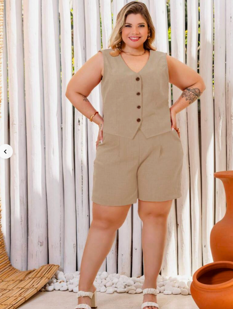 Conjunto Feminino em Alfaiataria Chic - Colete e Shorts no Linho