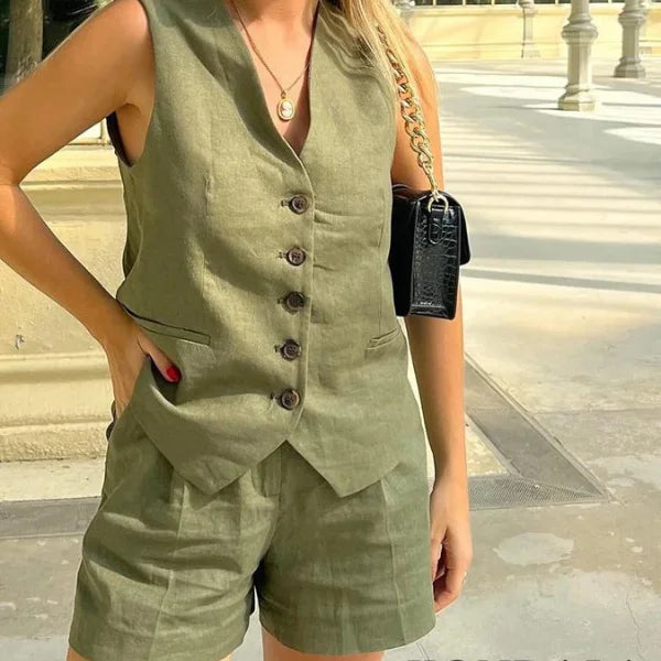Conjunto Feminino em Alfaiataria Chic - Colete e Shorts no Linho