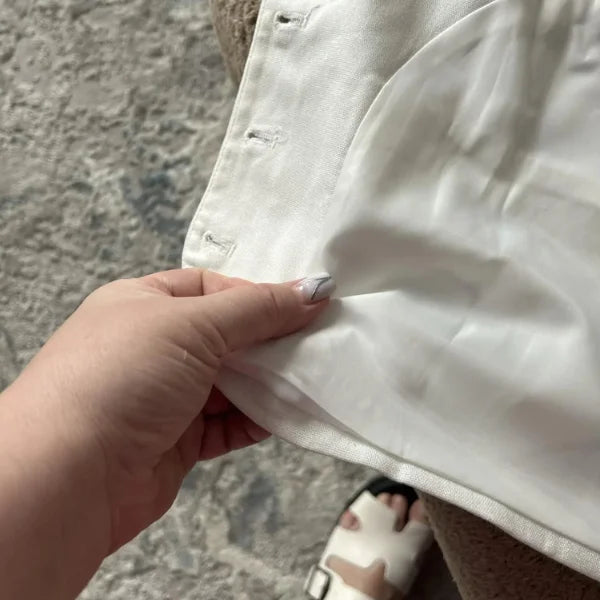 Conjunto Feminino em Alfaiataria - Colete e Shorts no Linho  - Essenza