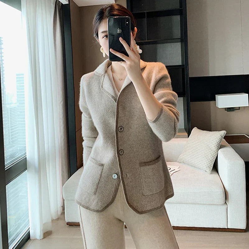 Casaco Feminino Elegante com Bolsos –  Essenza