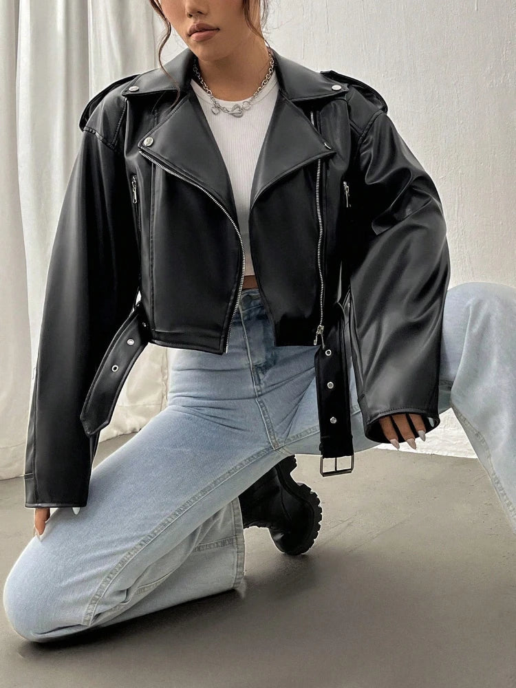 Jaqueta Feminina em Couro Cropped com  - Essenza
