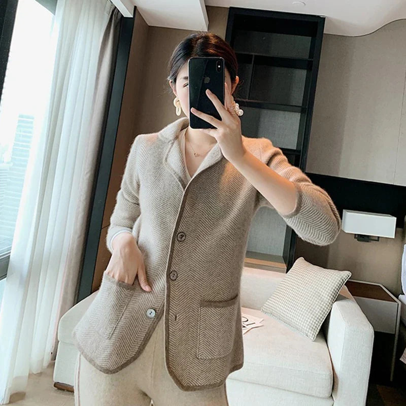 Casaco Feminino Elegante com Bolsos –  Essenza