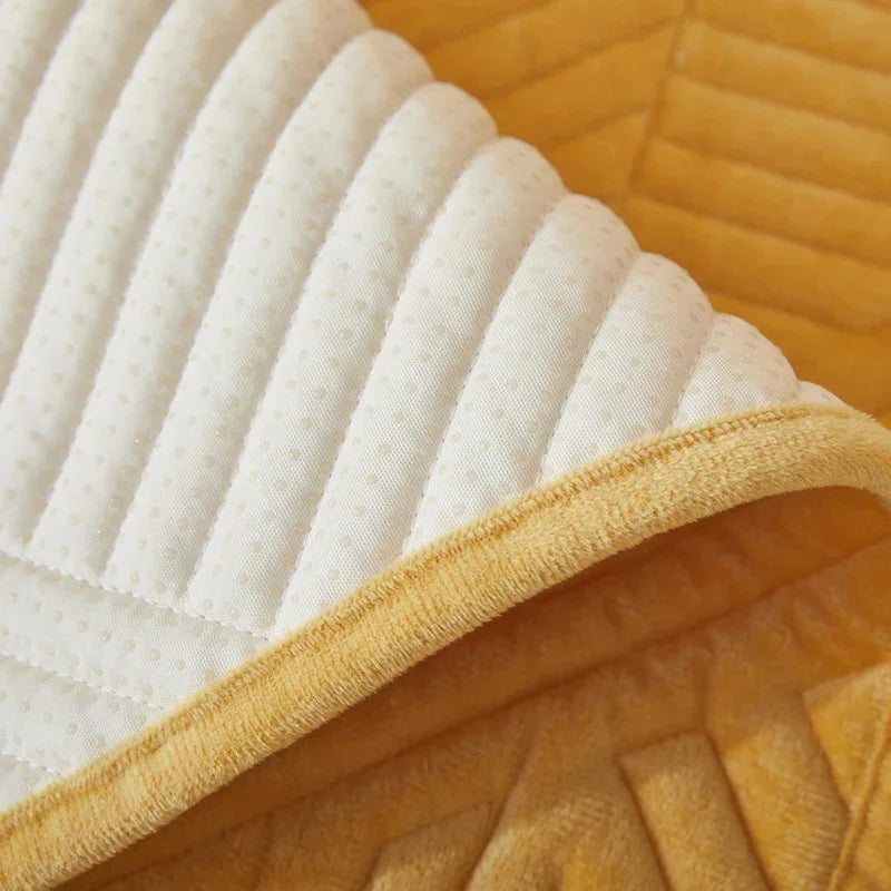 Capa para Sofá em Veludo Cristal Antiderrapante Amarelo Offertaza