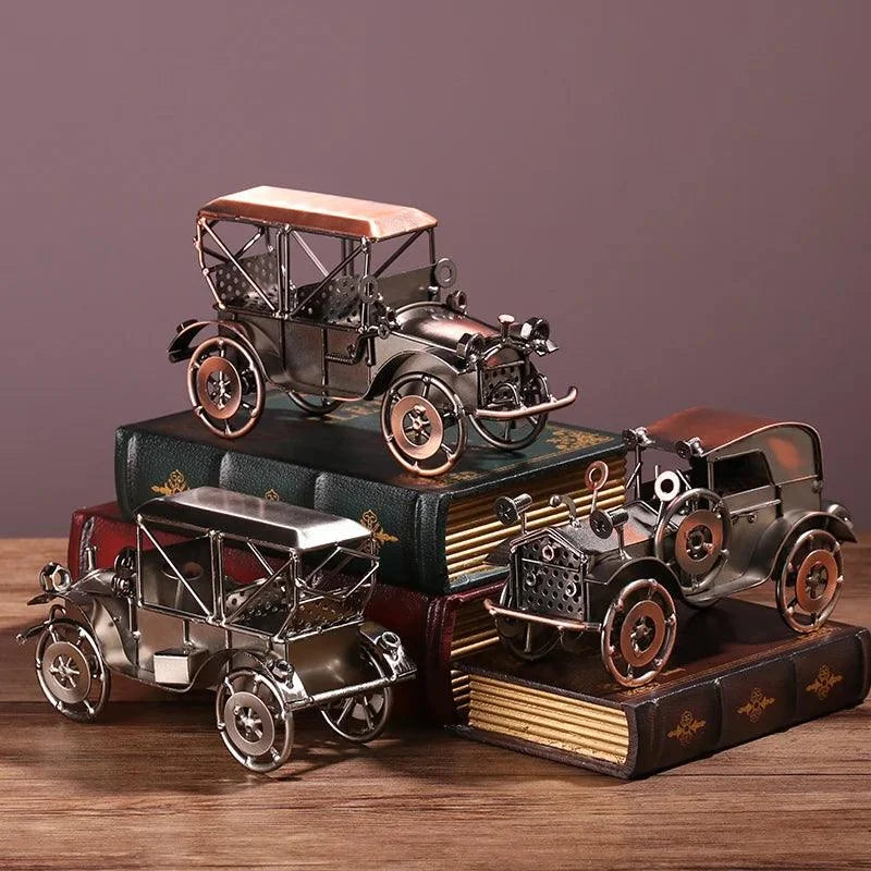 Miniatura de Carro Antigo em Metal para Decoração Retrô Offertaza