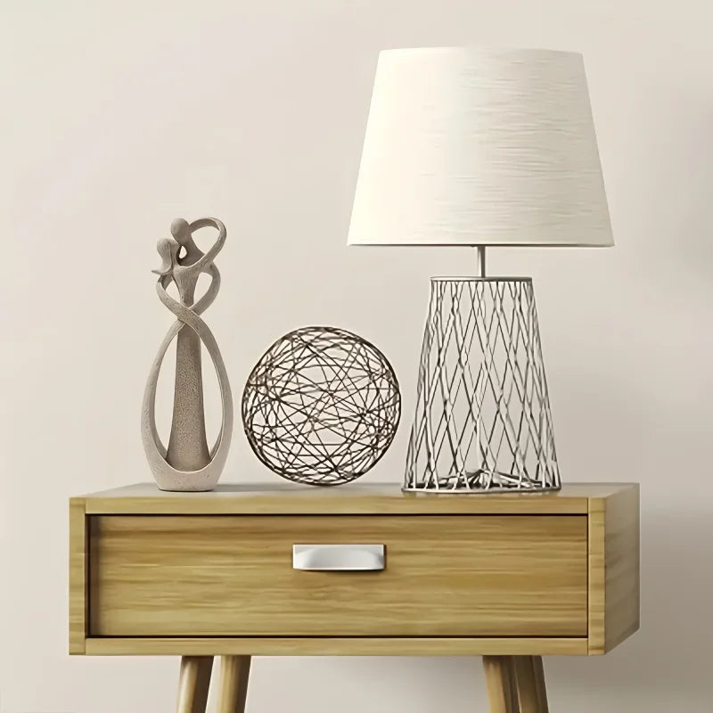 Escultura Abstrata de Casal Beijando em Resina para Decoração Offertaza