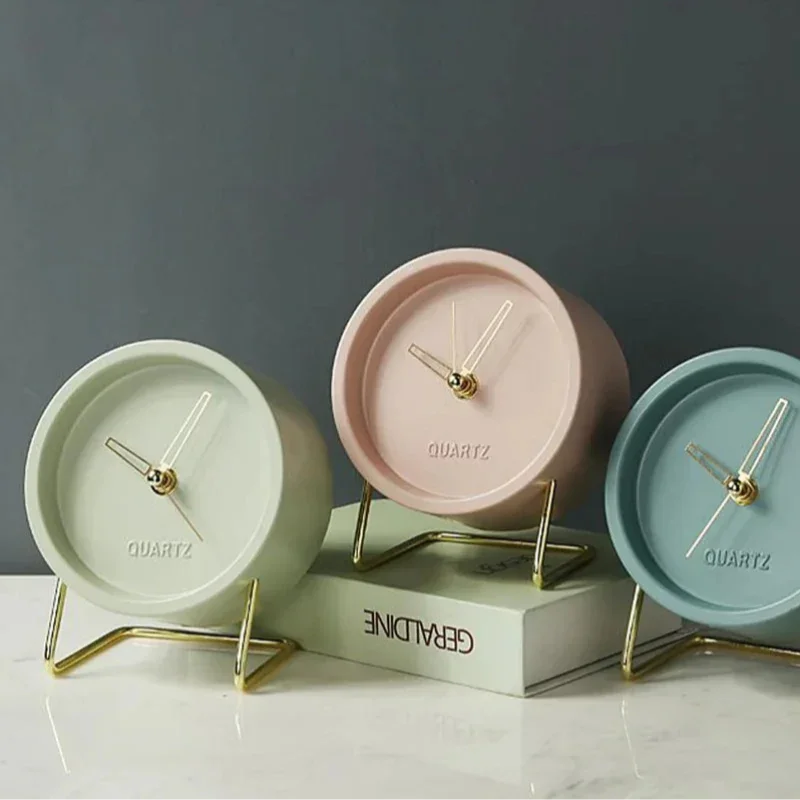 Relógio de Mesa Metálico Estilo Nórdico para Escritório e Quarto Offertaza